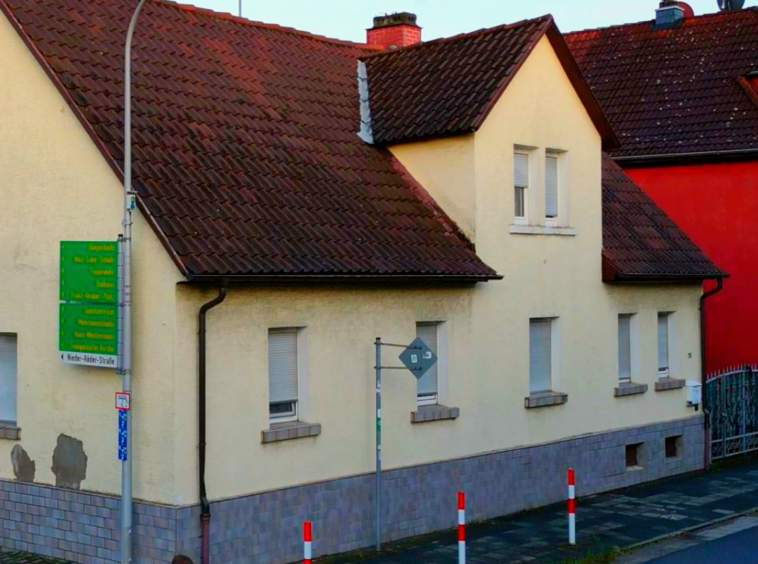 Einfamilienhaus mit Einliegerwohnung & Baugenehmigung in 64859 Eppertshausen